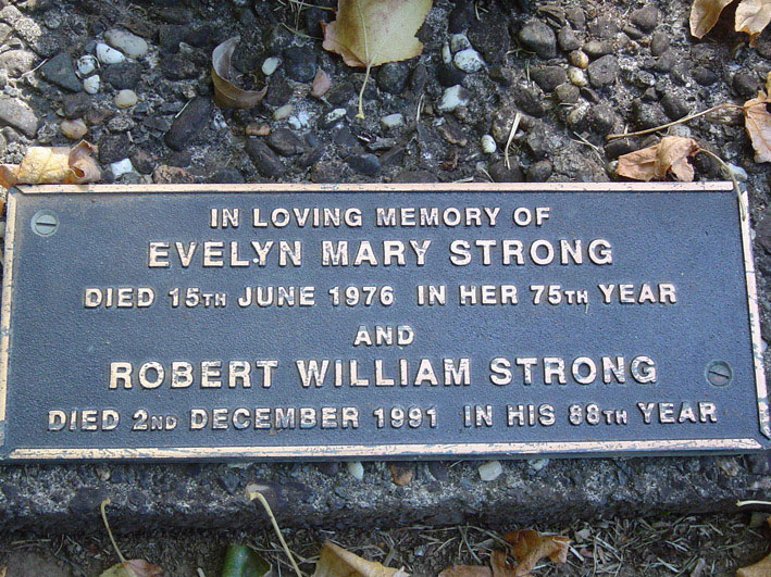 Image of Grave of Robert & Evelyn STRONG.