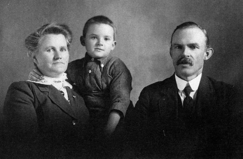 Image of Wm & Margaret STRONG with son Joseph.