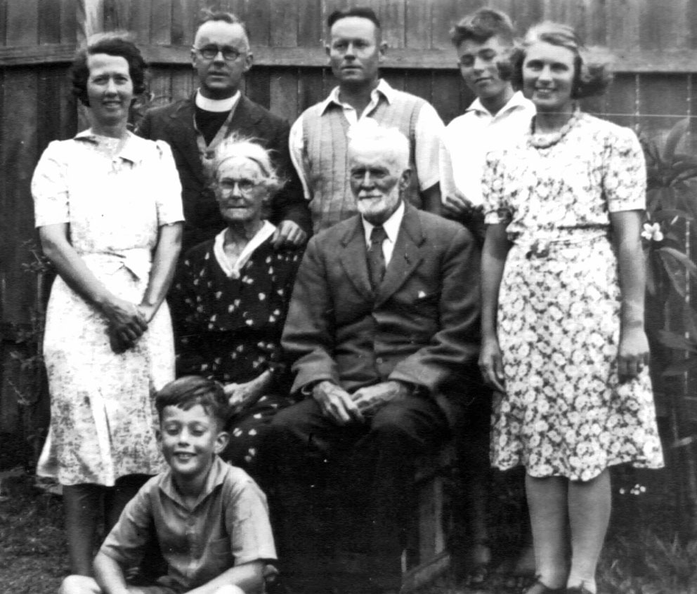 Image of Strong family in 1946.