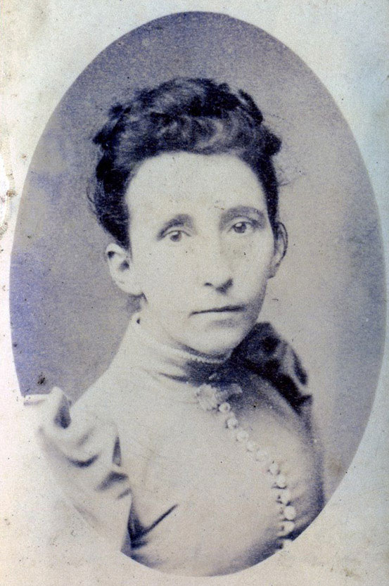 Image of Alma PATFIELD's great-aunt Ottil (Matilda / Tilly) ROSE, aged about 28.
Photo: c1891, courtesy of Pam McRae and Elizabeth Pardy.